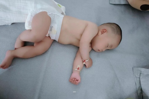 莒县宝宝胳膊上起红疙瘩